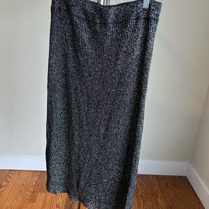 Elegant Black and silver shimmer Women's midi Skirt - Excellent condition!
